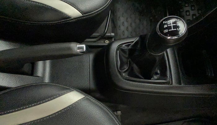 2014 Maruti Swift VXI, Petrol, Manual, 27,069 km, Gear Lever