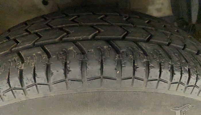 2014 Maruti Swift VXI, Petrol, Manual, 27,069 km, Right Front Tyre Tread