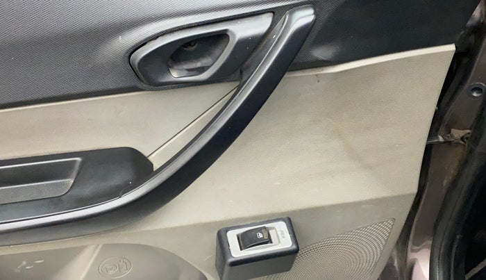 2018 Tata Tiago XE PETROL, Petrol, Manual, 47,846 km, Left front window switch / handle - Window making noise/ moving slow