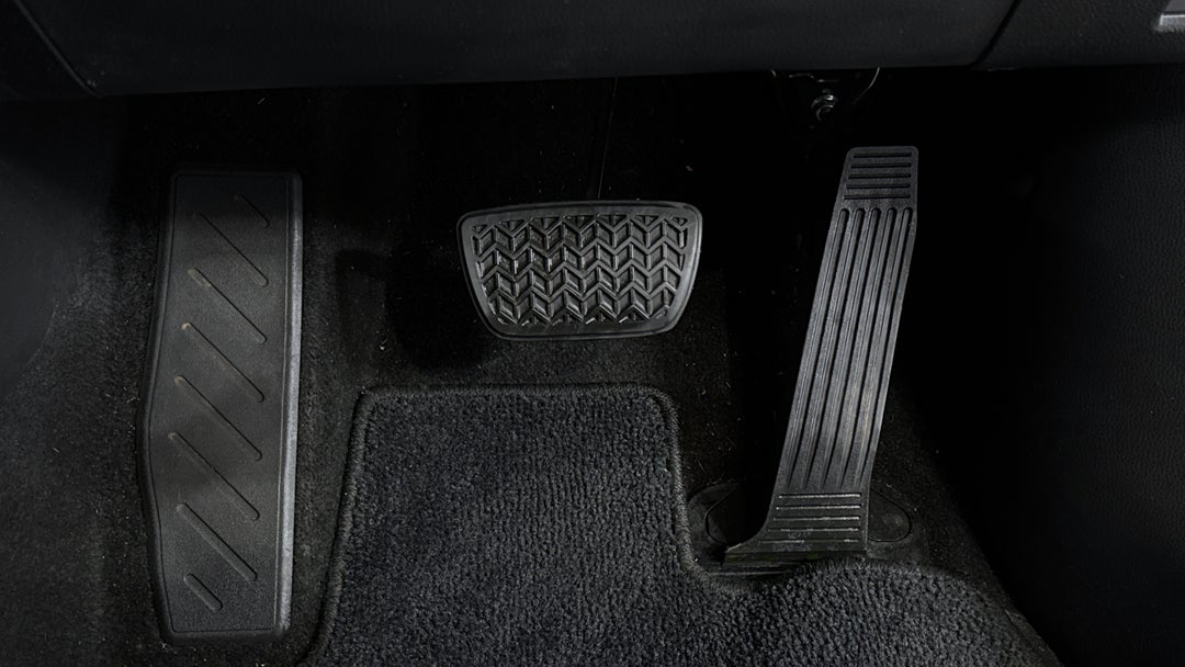 2021 Toyota Kluger Gxl Hybrid AWD, Automatic, 89513 km, Pedals and Footmat