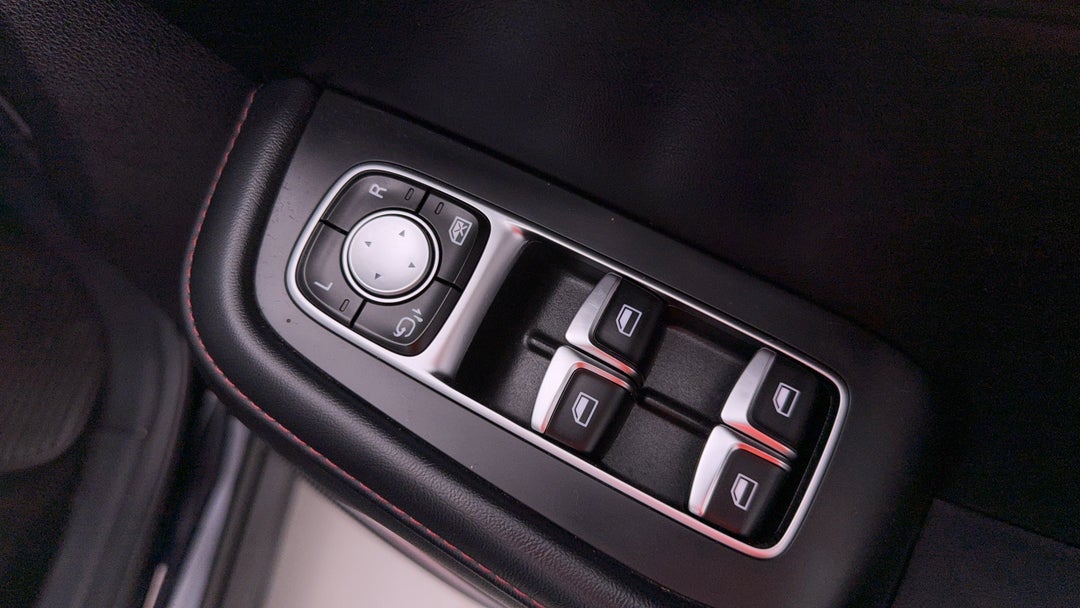 2022 MG HS Core, Automatic, 74345 km, Drivers Side Door Panel Controls