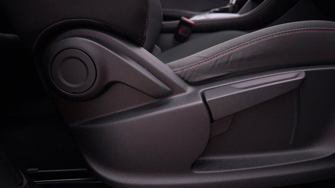 2022 MG HS Core, Automatic, 74345 km, Drivers Side Adjustment Panel