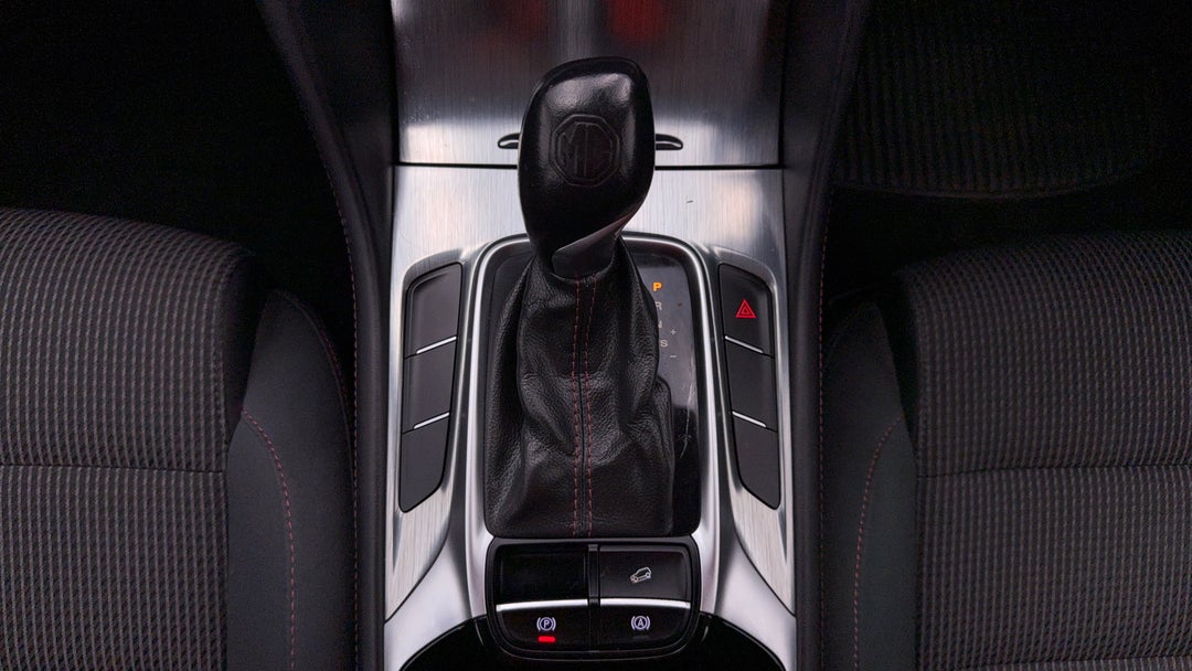 2022 MG HS Core, Automatic, 74345 km, Gear Lever 