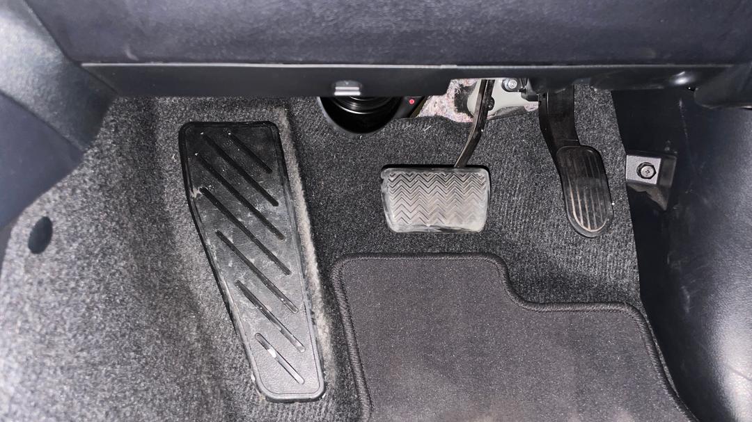 2024 Toyota Hilux Rogue 48v (4x4), Automatic, 9767 km, Pedals and Footmat