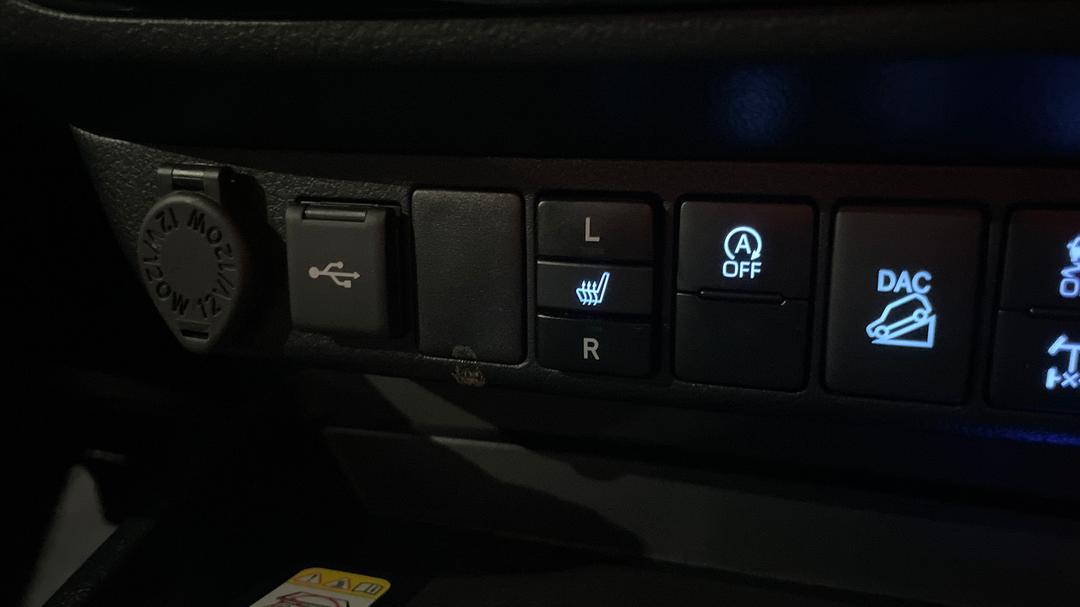 2024 Toyota Hilux Rogue 48v (4x4), Automatic, 9767 km, Ventilated Seats