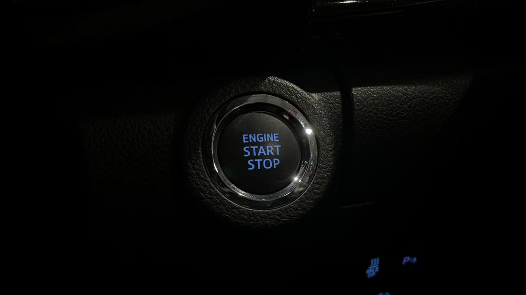 2024 Toyota Hilux Rogue 48v (4x4), Automatic, 9767 km, Keyless / Button Start