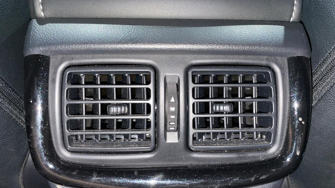 2024 Toyota Hilux Rogue 48v (4x4), Automatic, 9767 km, Rear A/C Vent