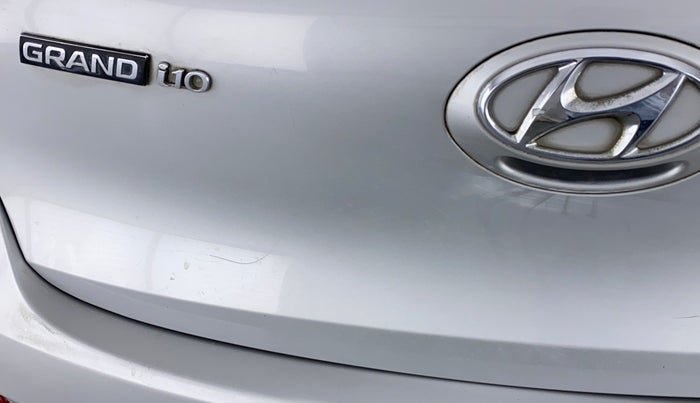2015 Hyundai Grand i10 MAGNA 1.2 VTVT, CNG, Manual, 56,076 km, Dicky (Boot door) - Slightly dented