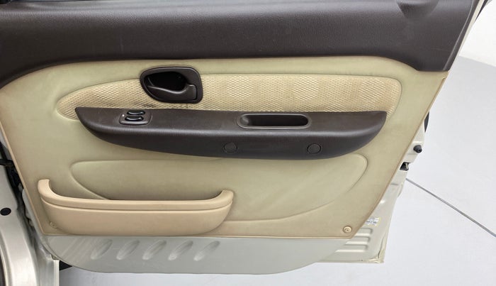2012 Hyundai Santro Xing GL PLUS, Petrol, Manual, 28,111 km, Driver Side Door Panels Control