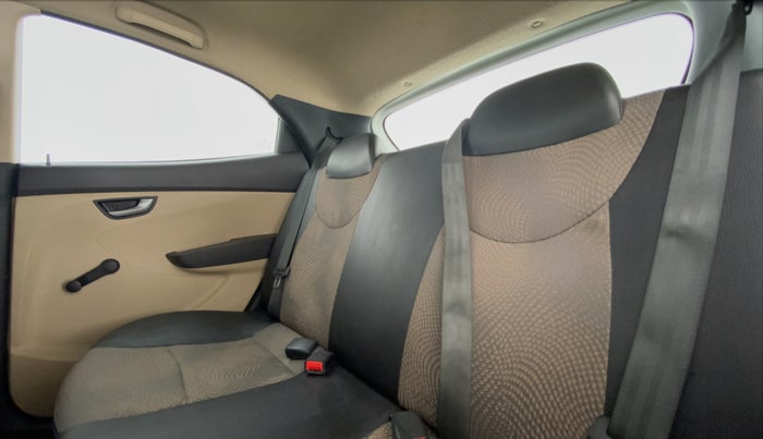 2015 Hyundai Eon SPORTZ, Petrol, Manual, 66,533 km, Right Side Rear Door Cabin