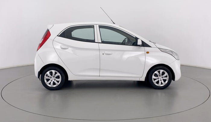 2015 Hyundai Eon SPORTZ, Petrol, Manual, 66,533 km, Right Side View