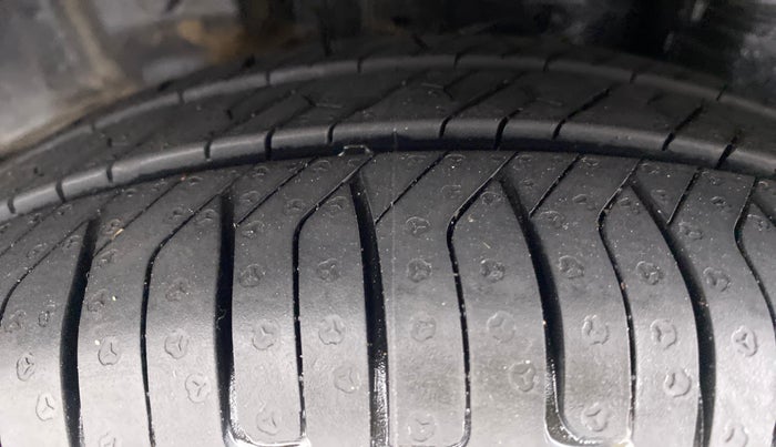 2015 Hyundai Eon SPORTZ, Petrol, Manual, 66,533 km, Left Rear Tyre Tread