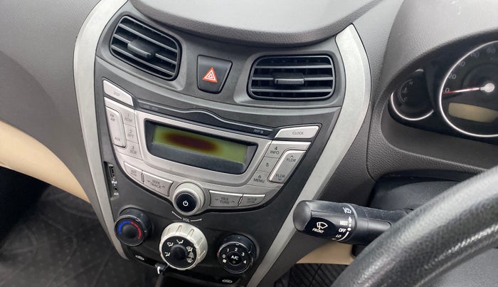 2015 Hyundai Eon SPORTZ, Petrol, Manual, 66,533 km, Infotainment system - Dispalyhas spot on screen