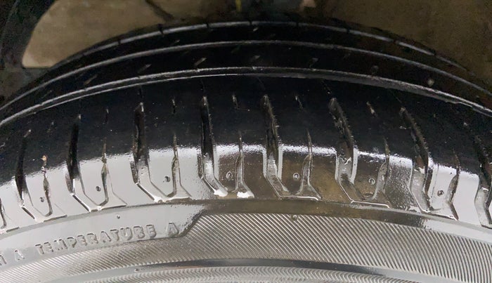 2019 Maruti XL6 ALPHA AT SHVS, Petrol, Automatic, 14,604 km, Left Front Tyre Tread