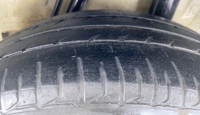2015 Honda Jazz 1.2 SV PETROL, CNG, Manual, 46,165 km, Left Rear Tyre Tread