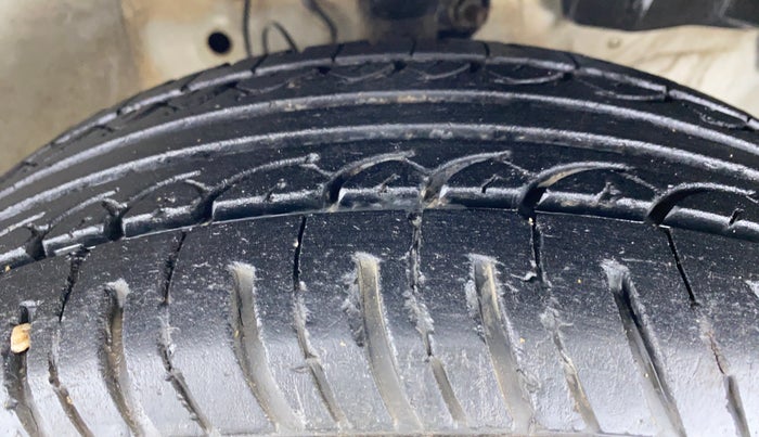 2015 Honda Jazz 1.2 SV PETROL, CNG, Manual, 46,165 km, Right Front Tyre Tread
