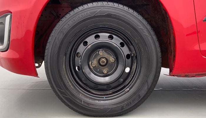 2015 Maruti Swift VXI D, Petrol, Manual, 76,261 km, Left Front Wheel