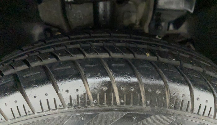 2018 Tata Tiago XM 1.2 REVOTRON, Petrol, Manual, 37,606 km, Right Front Tyre Tread