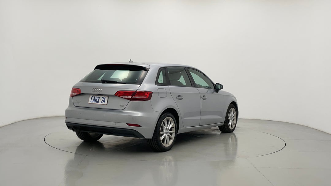 Right Back Diagonal (45- Degree) View