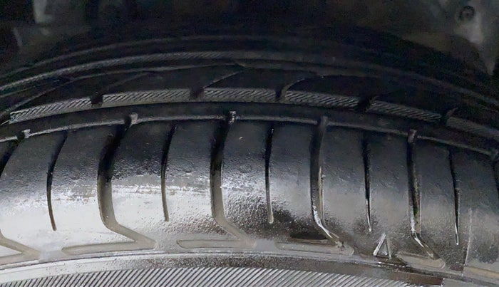 2017 Ford Figo Aspire 1.2 TREND PETROL, Petrol, Manual, 25,463 km, Right Front Tyre Tread