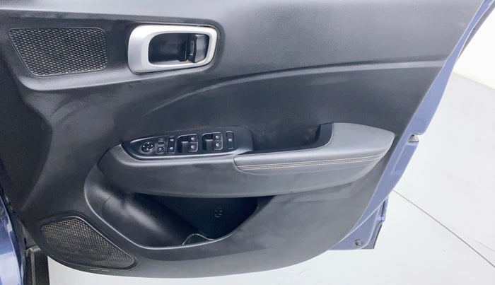 2021 Hyundai VENUE SX(O) CRDi, Diesel, Manual, 31,672 km, Driver Side Door Panels Control