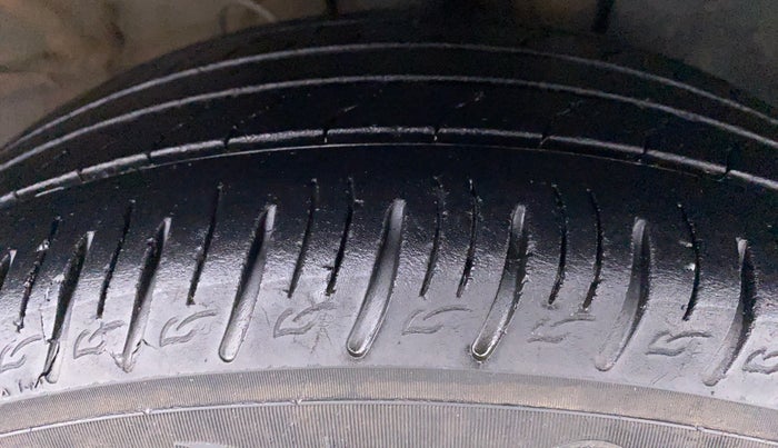 2021 Hyundai VENUE SX(O) CRDi, Diesel, Manual, 31,672 km, Right Front Tyre Tread