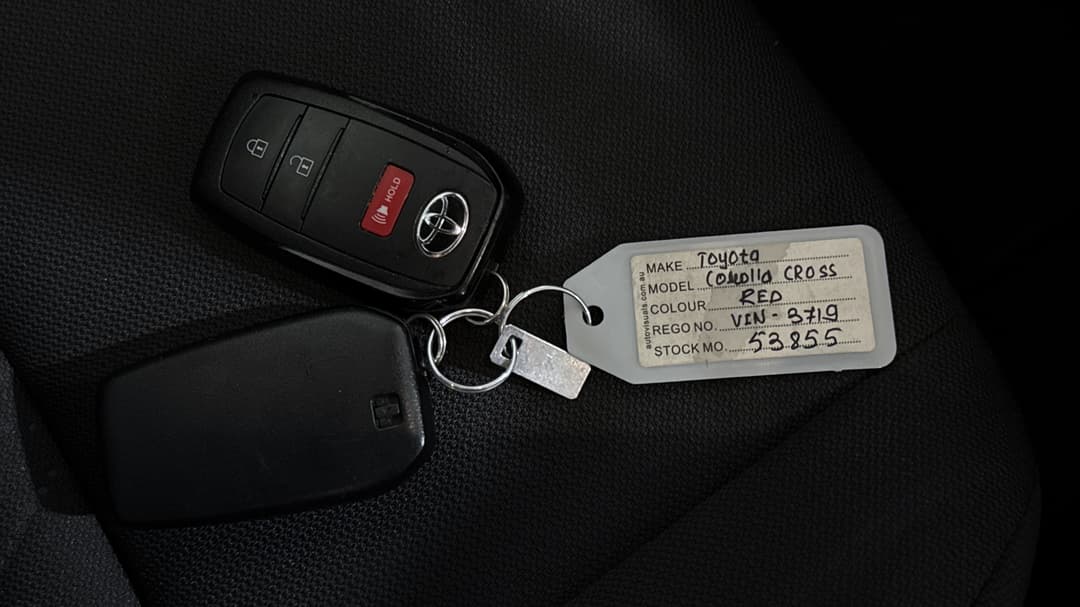 2024 Toyota Corolla Cross Gx 2WD Hybrid, Automatic, 22114 km, Key Close-up