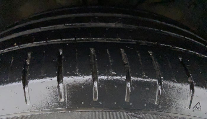 2017 Maruti Baleno ALPHA DIESEL 1.3, Diesel, Manual, 86,919 km, Right Front Tyre Tread