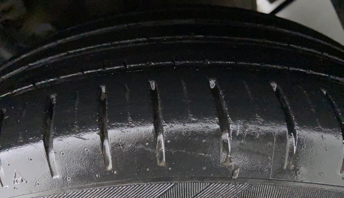 2017 Maruti Baleno ALPHA DIESEL 1.3, Diesel, Manual, 86,919 km, Left Front Tyre Tread