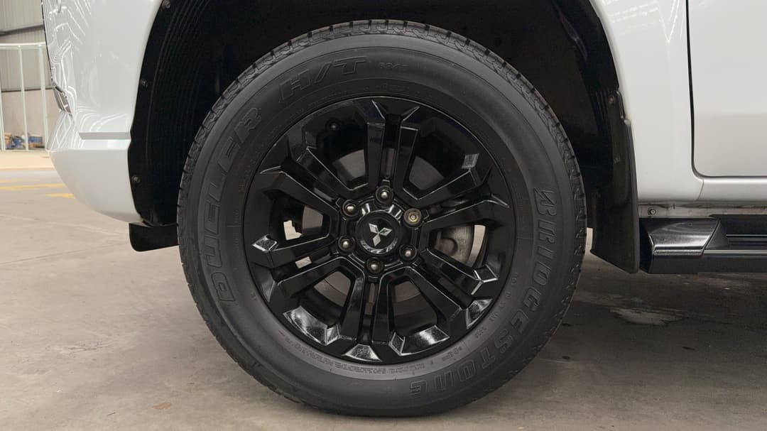 2023 Mitsubishi Triton Gsr (4x4), Automatic, 40867 km, Left Front Wheel