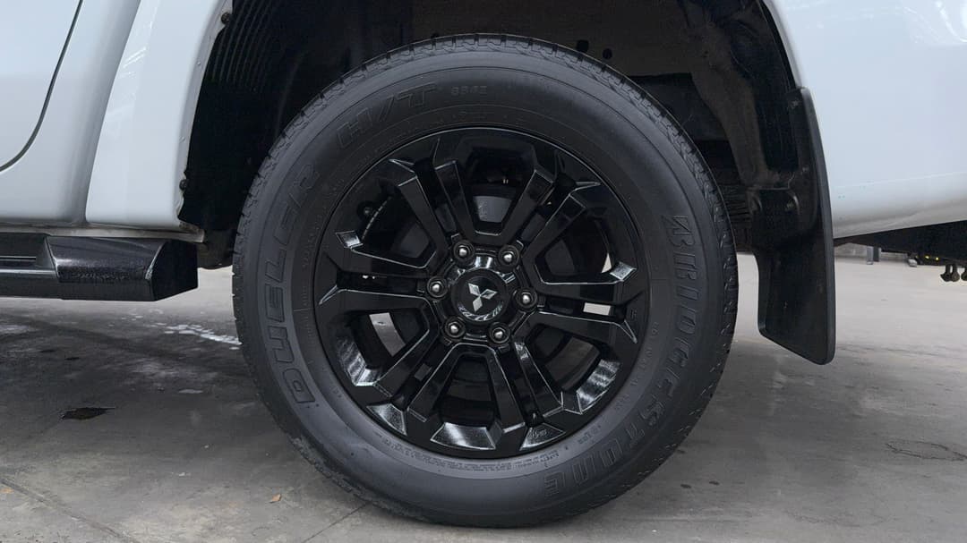 2023 Mitsubishi Triton Gsr (4x4), Automatic, 40867 km, Left Rear Wheel