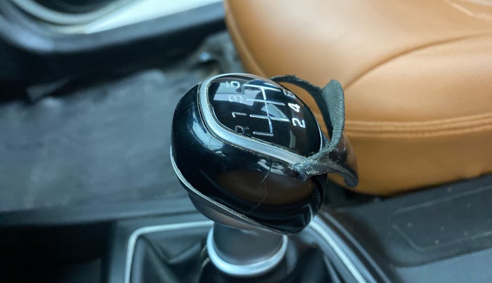 2015 Hyundai Elite i20 ASTA 1.4 CRDI, Diesel, Manual, 69,572 km, Gear lever - Knob has minor damage
