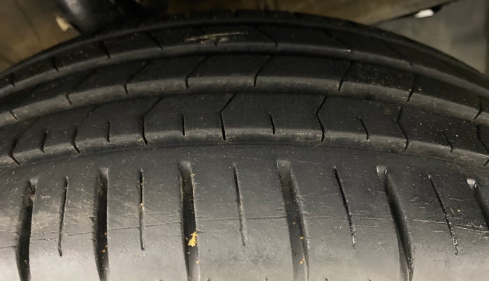 2018 Maruti Baleno ZETA 1.2 K12, Petrol, Manual, 11,484 km, Right Front Tyre Tread