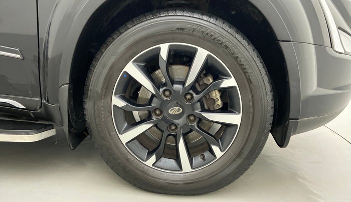 2019 Mahindra XUV500 W11 (O), Diesel, Manual, 23,017 km, Right Front Wheel