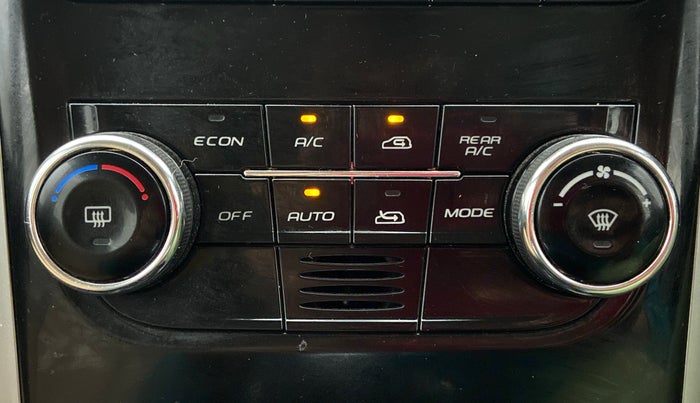 2019 Mahindra XUV500 W11 (O), Diesel, Manual, 23,017 km, Automatic Climate Control
