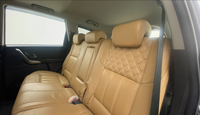 2019 Mahindra XUV500 W11 (O), Diesel, Manual, 23,017 km, Right Side Rear Door Cabin