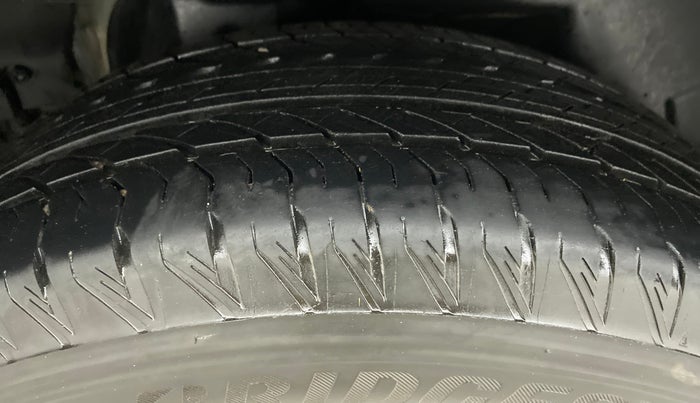2019 Mahindra XUV500 W11 (O), Diesel, Manual, 23,017 km, Right Rear Tyre Tread