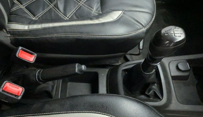 2017 Renault Kwid 1.0 RXT, Petrol, Manual, 64,135 km, Gear Lever