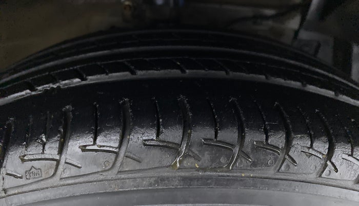 2018 Maruti Ciaz ZETA 1.4 VVT, Petrol, Manual, 57,133 km, Right Front Tyre Tread