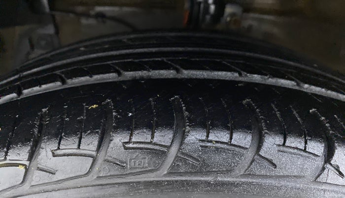 2018 Maruti Ciaz ZETA 1.4 VVT, Petrol, Manual, 57,133 km, Left Front Tyre Tread