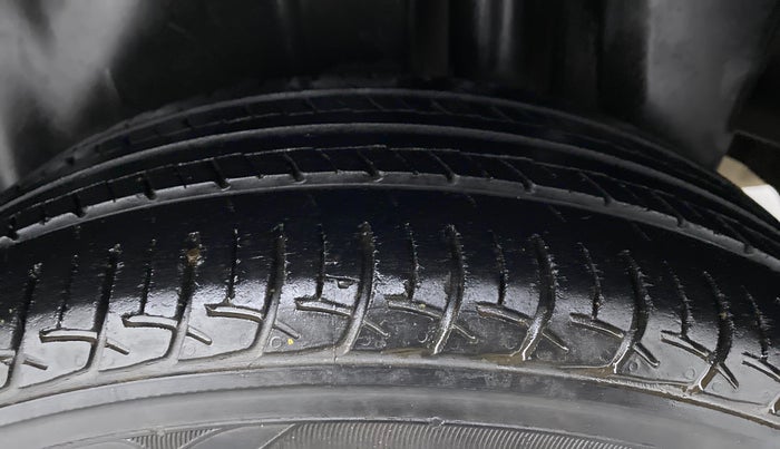 2018 Maruti Ciaz ZETA 1.4 VVT, Petrol, Manual, 57,133 km, Left Rear Tyre Tread