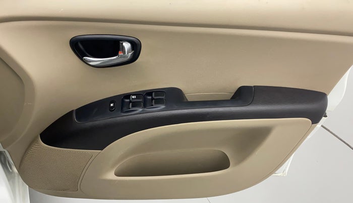2011 Hyundai i10 MAGNA 1.1, Petrol, Manual, 1,24,652 km, Driver Side Door Panels Control