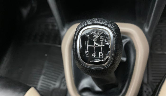 2015 Hyundai Grand i10 SPORTZ 1.2 KAPPA VTVT, Petrol, Manual, 35,513 km, Gear lever - Knob has minor damage
