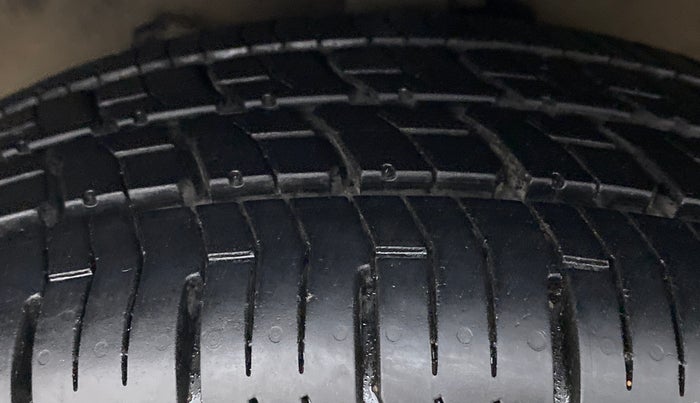 2015 Hyundai Grand i10 SPORTZ 1.2 KAPPA VTVT, Petrol, Manual, 35,513 km, Left Front Tyre Tread