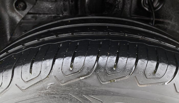2016 Hyundai Elite i20 SPORTZ 1.2, Petrol, Manual, 1,01,399 km, Right Rear Tyre Tread