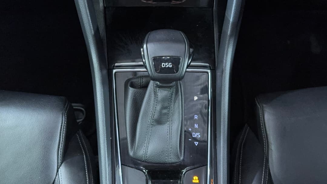 2018 SKODA Karoq 1.5 110tsi, Automatic, 40698 km, Gear Lever 