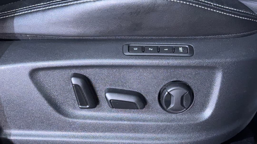 2018 SKODA Karoq 1.5 110tsi, Automatic, 40698 km, Drivers Side Adjustment Panel
