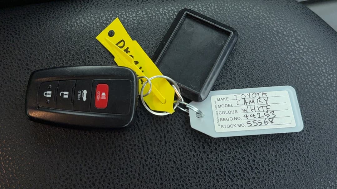 2024 Toyota Camry Ascent Hybrid, Automatic, 63062 km, Key Close-up