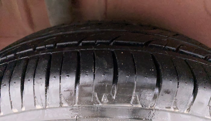 2017 Maruti IGNIS ZETA 1.2 K12 DUAL TONE, Petrol, Manual, 57,527 km, Right Rear Tyre Tread