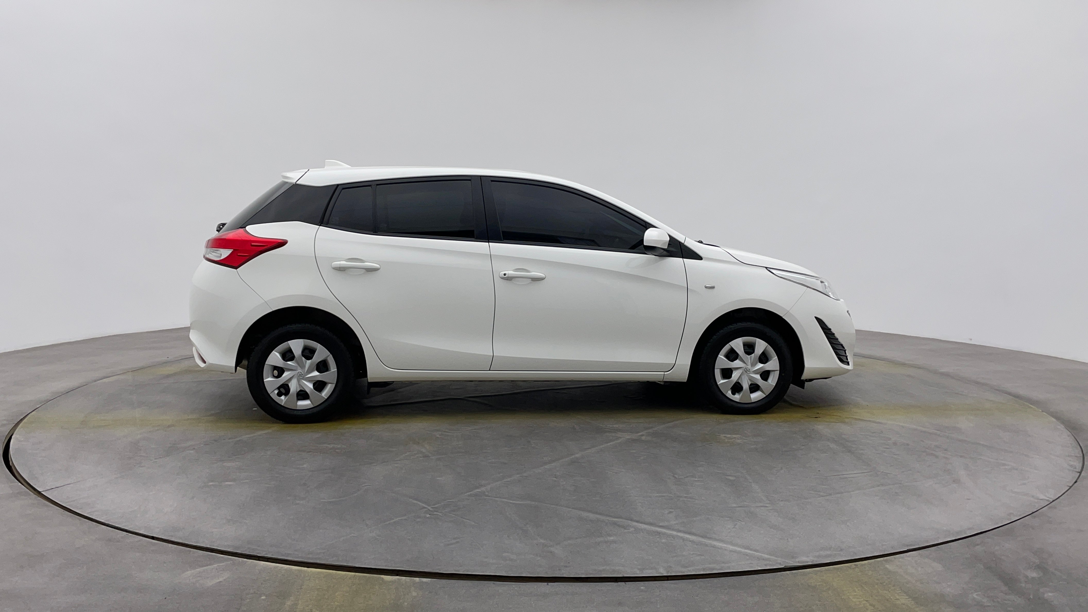 Toyota Yaris-Right Side View